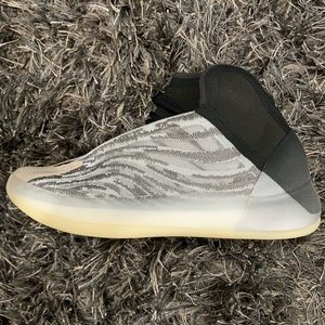Yeezy QNTM size 6.5